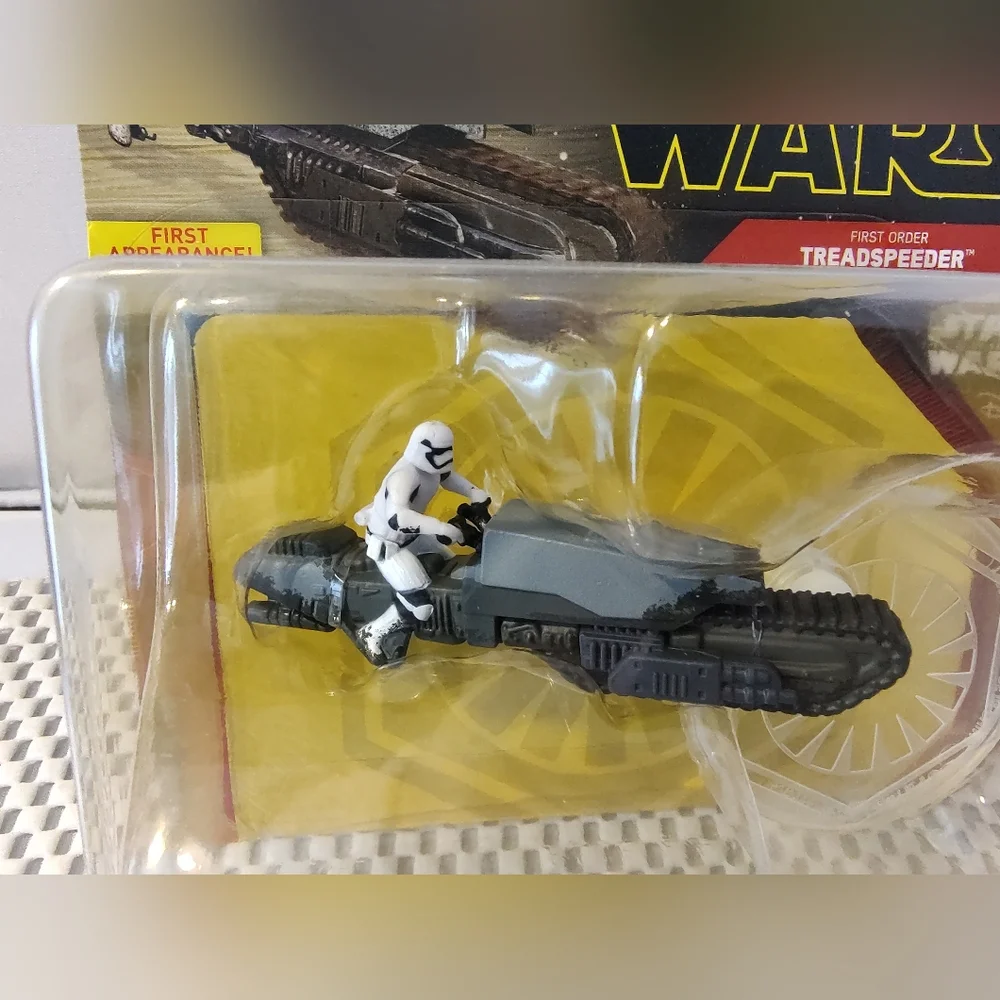 Hot Wheels Starships First Order Treadspeeder Star Wars Die-Cast NWT Disney